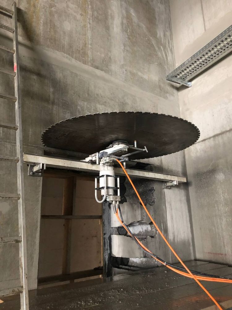 Professionelle Wandsägearbeiten mit Diamantsägeblatt